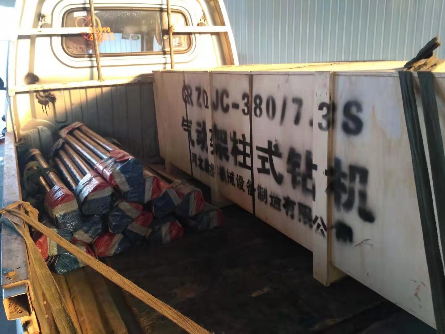 小型氣動架柱式鉆機又訂貨，好用耐用。